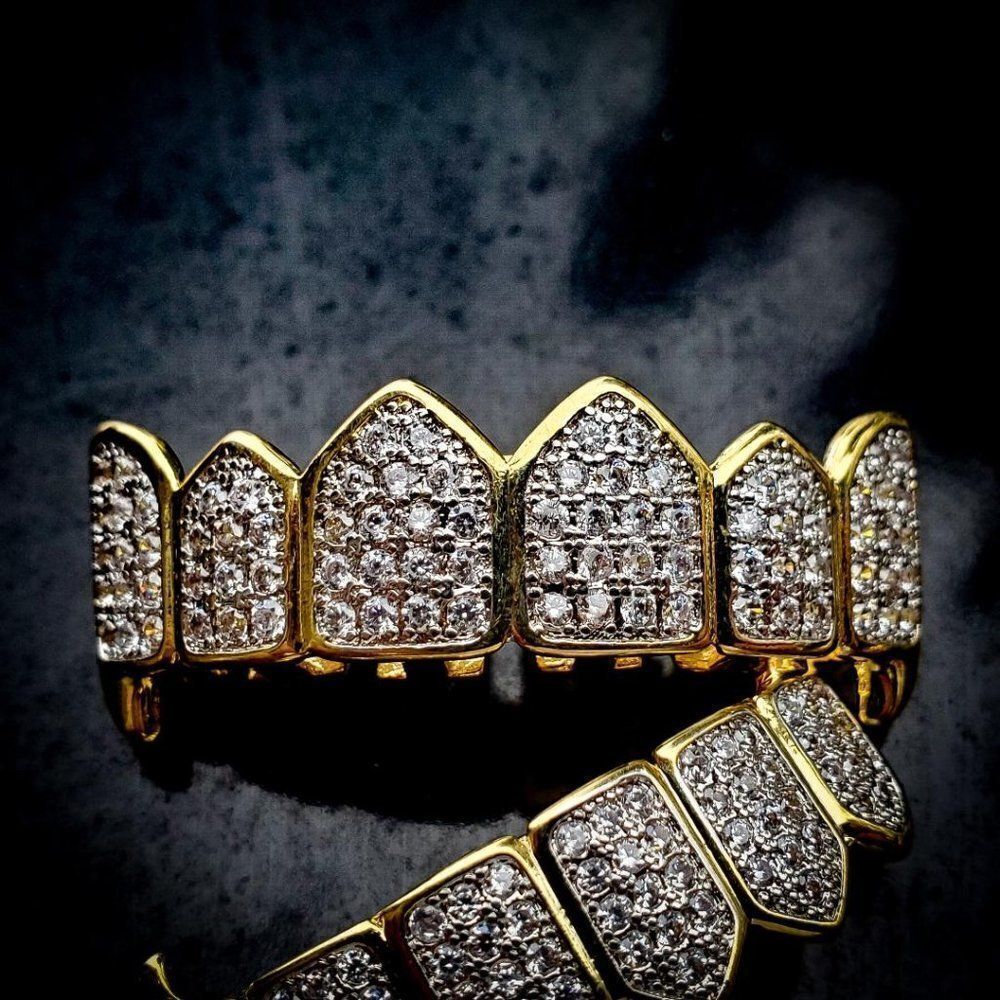 Lab Created Diamond fang Grillz - Picture 2 of 3